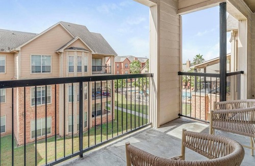 Southbelt/Ellington Apartment | Landing at Settlers Ranch - 2 Bedrooms in South.