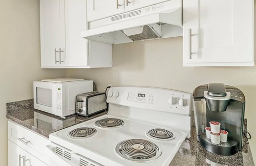 Southbelt/Ellington Apartment | Landing at Settlers Ranch - 1 Bedroom in South .