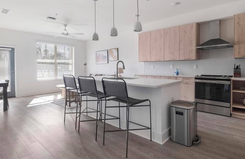 Crestline Heights Apartment | Landing at Station at Crestline - 1 Bedroom in .