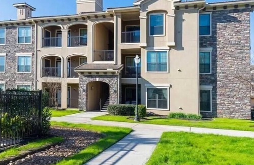 Sugar Land Apartment | Landing at The Retreat at Riverstone - 1 Bedroom in Downtown Sugar Land