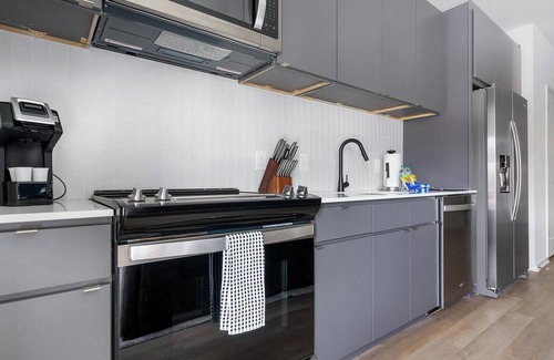Durham Apartment | Landing at The Rigsbee Phase l - Studio in Old .