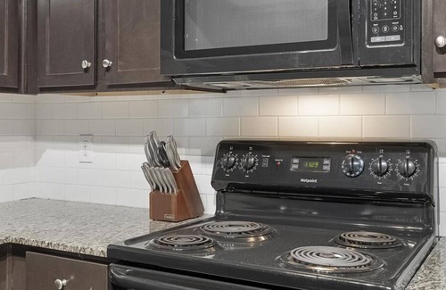 Southside Apartment | Landing at Villa de Oro - 1 Bedroom in South San/Kelly