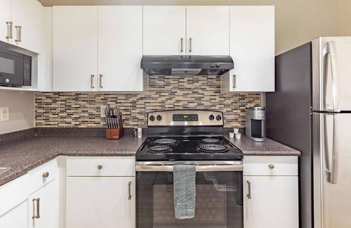 Lewisville Apartment | Landing at Villas of Vista Ridge - 1 Bedroom in Downtown Lewisville
