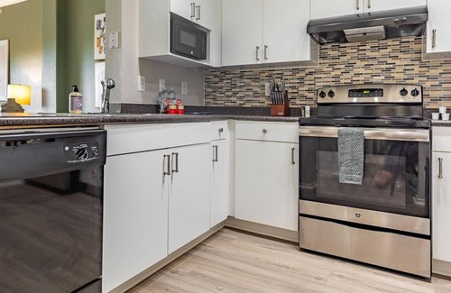 Lewisville Apartment | Landing at Villas of Vista Ridge - 1 Bedroom in Downtown Lewisville