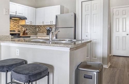 Lewisville Apartment | Landing at Villas of Vista Ridge - 3 Bedrooms in Downtown Lewisville