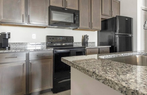 Eastwood Village Apartment | Landing | Beautiful 1BD, Rooftop Lounge, Clubhouse