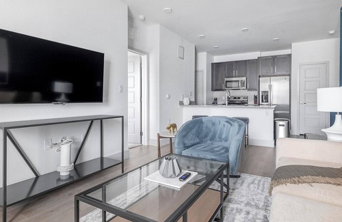 Austin Apartment | Landing | Beautiful 1BD, Pool, Gym
