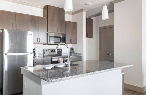 Manor Apartment | Landing | Beautiful 1BD, Pool, Courtyard