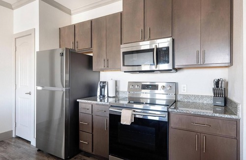 Manor Apartment | Landing | Beautiful 1BD, Pool, Courtyard