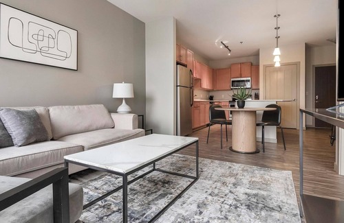 St. Louis Apartment | Landing | Beautiful 1BD, Gym, Courtyard