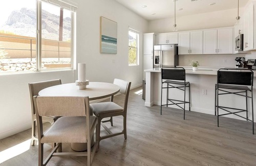 Oro Valley Apartment | Landing | Beautiful 2BD, Pool