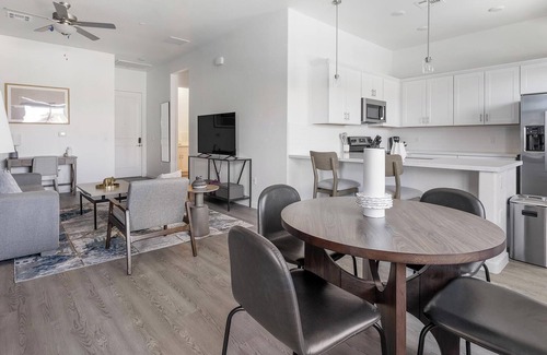 Oro Valley Apartment | Landing | Beautiful 2BD, Pool