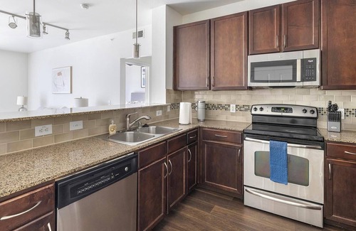 Irving Apartment | Landing | Beautiful 2BD, Courtyard, Clubhouse