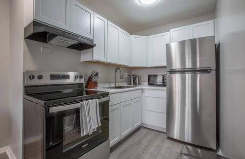 Fort Wayne Apartment | Landing | Beautiful Studio, Pool, Game Room