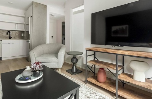 Norris Square Apartment | Landing | Beautiful 1BD, Gym