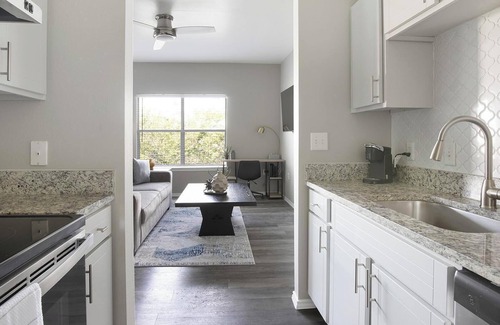 Royal Ridge Apartment | Landing | Chic 1BD, Clubhouse, Pool