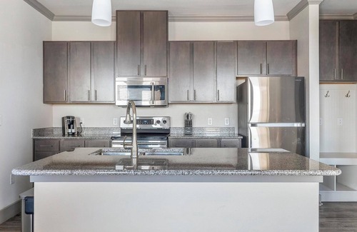 Manor Apartment | Landing | Chic 1BD, Clubhouse, Courtyard