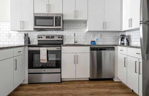 Concord Apartment | Landing | Chic 1BD, Gym, Pool