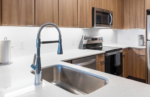 Buda Apartment | Landing | Chic 1BD in Brooks Crossing