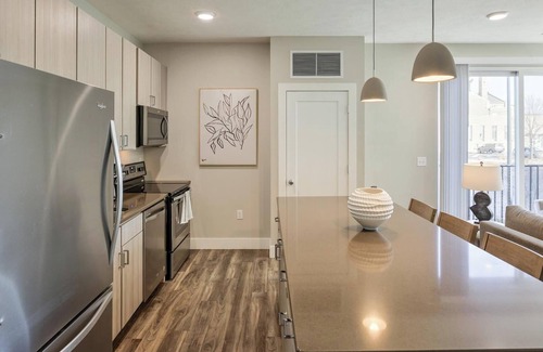 Woodburn Apartment | Landing | Chic 1BD, Pool, Gym