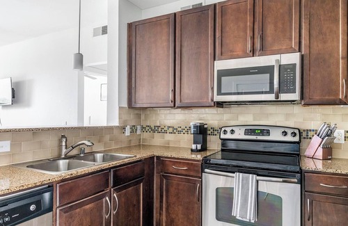 Irving Apartment | Landing | Chic 2BD, Courtyard, Pool