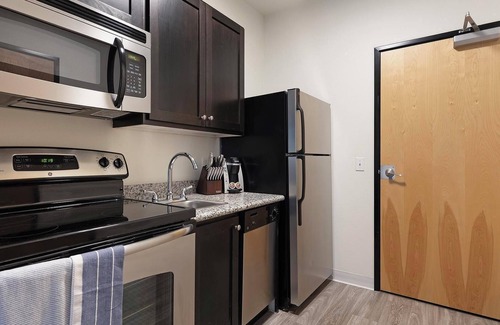 Pearl District Apartment | Landing | Chic Studio, Gym, Courtyard