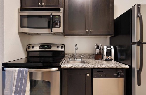 Pearl District Apartment | Landing | Chic Studio, Gym, Courtyard