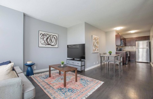 Fort Wayne Apartment | Landing | Chic Studio, Pool, Game Room