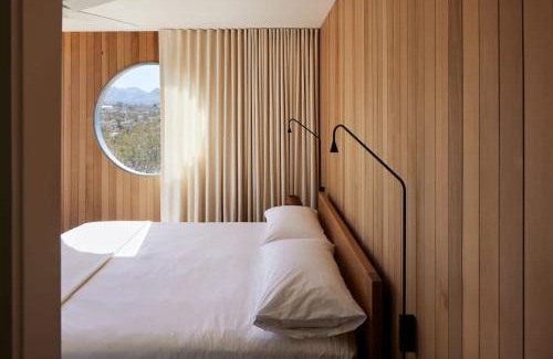 Monument Manor House | Landing House Joshua Tree l Modern Pavilion l Pool
