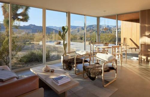 Monument Manor House | Landing House Joshua Tree l Modern Pavilion l Pool