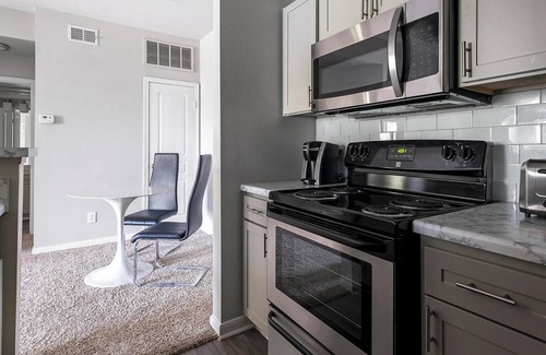 Briarforest Apartment | Landing | Incredible 1BD, Pool, Gym