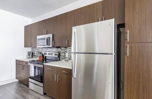 Vickery Meadow Apartment | Landing | Incredible 2BD, Pool, Gym