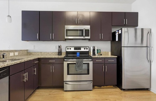Richmond Apartment | Landing | Incredible 2BD, Gym
