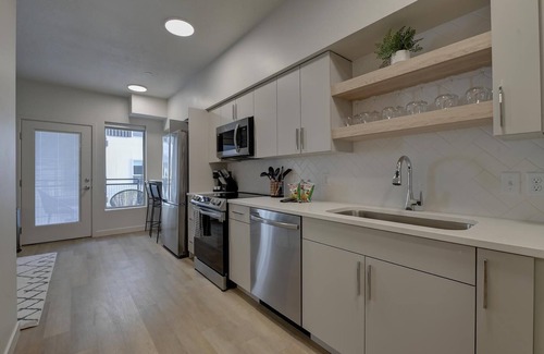 Downtown Salt Lake City Apartment | Landing | Modern 1BD, Rooftop Lounge, Yoga Studio