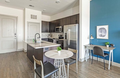 Denton Apartment | Landing | Modern 1BD, Gym, Clubhouse