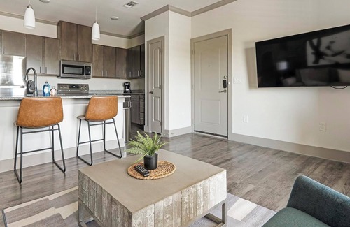 Manor Apartment | Landing | Modern 1BD, Gym, Clubhouse