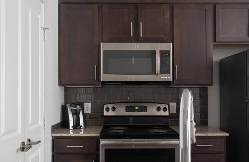 Buda Apartment | Landing | Modern 1BD, Gym, Clubhouse