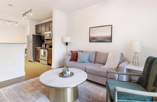 Park Central Apartment | Landing | Modern 1BD, Pool, Gym