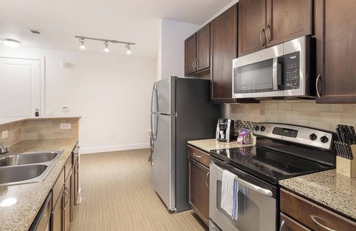 Park Central Apartment | Landing | Modern 1BD, Pool, Gym