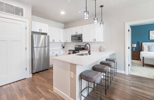 Goodyear Apartment | Landing | Modern 2BD, Clubhouse