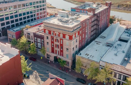 Downtown Memphis Apartment | Landing | Modern 2BD, Gym, Courtyard