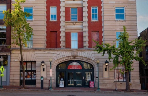 Downtown Memphis Apartment | Landing | Modern 2BD, Gym, Courtyard