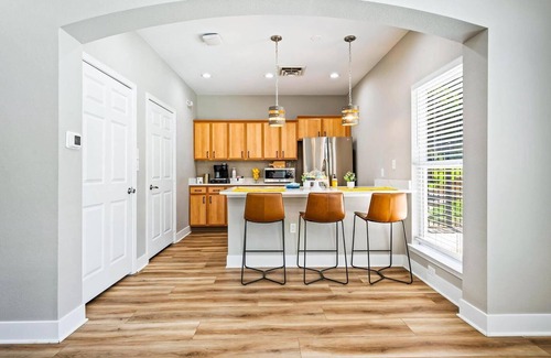 Eureka Apartment | Landing | Modern 2BD, Pool, Clubhouse