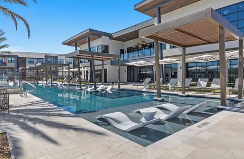 Wetmore Apartment | Landing | Modern 2BD, Yoga Studio, Clubhouse