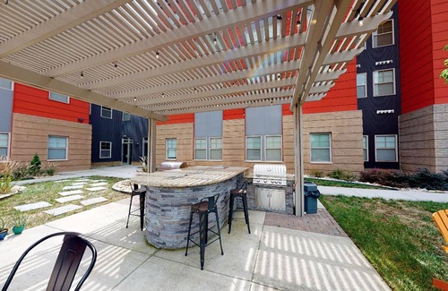 Richmond Apartment | Landing | Spectacular 1BD, Gym