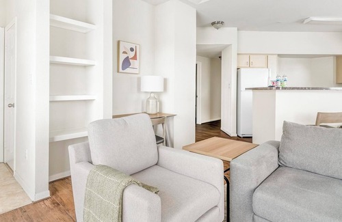 Southbelt/Ellington Apartment | Landing | Spectacular 2BD, Pool, Game Room
