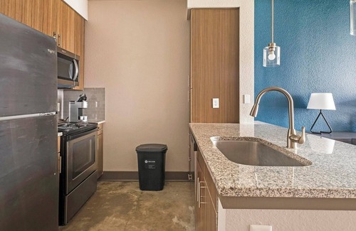Memorial Apartment | Landing | Spectacular 2BD, Gym