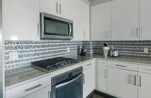 Houston Apartment | Landing | Spectacular 2BD, Tennis Court, Gym