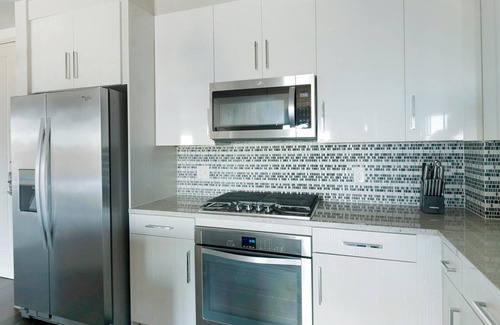 Houston Apartment | Landing | Spectacular 2BD, Tennis Court, Gym