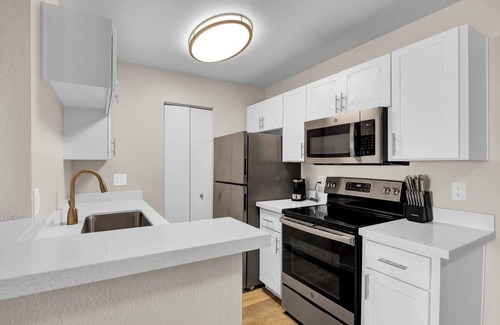 Greenbell Apartment | Landing | Spectacular 2BD, Pool, Gym